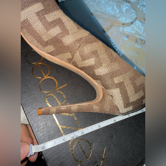 Cute brown heels with pattern - Picture 5 of 6